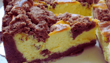 baked cheesecake with chocolate crumbles