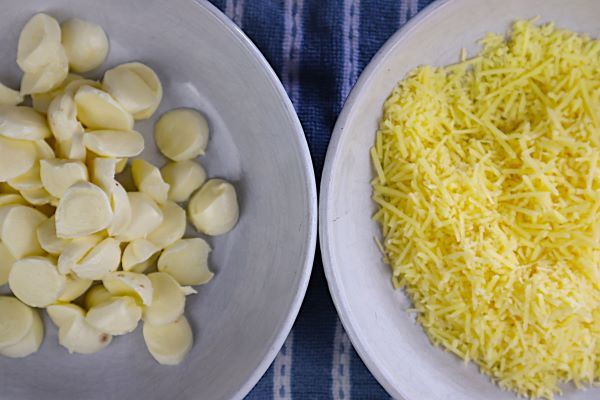 grated cheese for the pizza