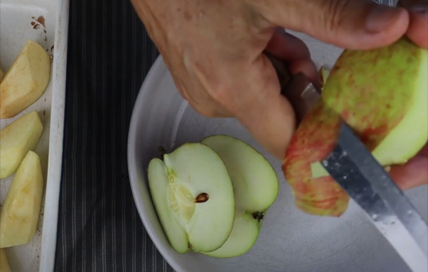 peel the apples