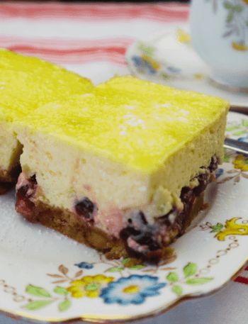 easy cherry sour cream slice