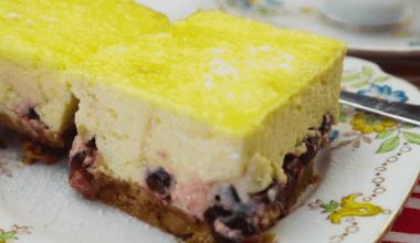 easy cherry sour cream slice